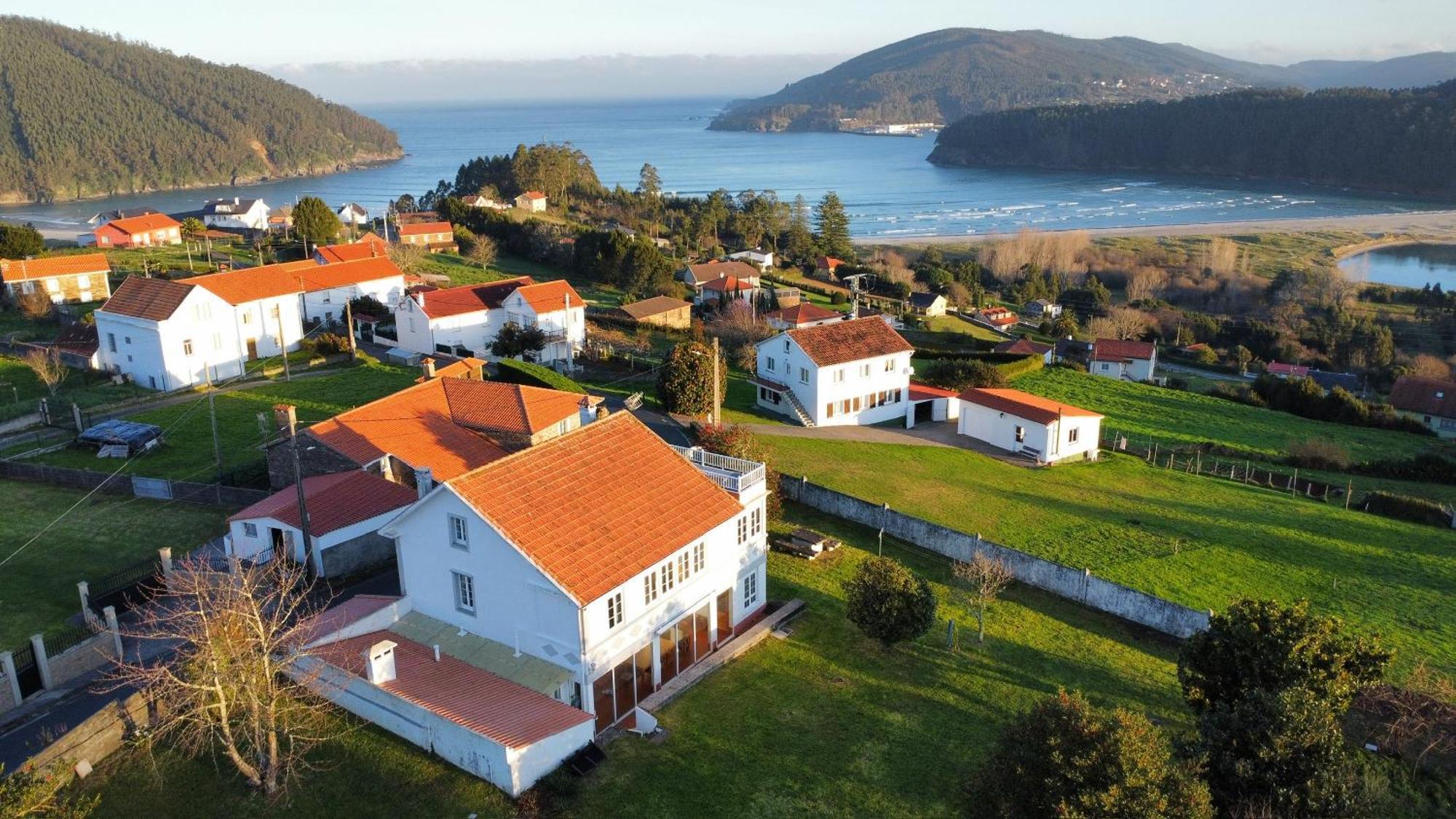 Beachfront Surf & Holiday House, Charming & Quiet Villarrube Exterior photo